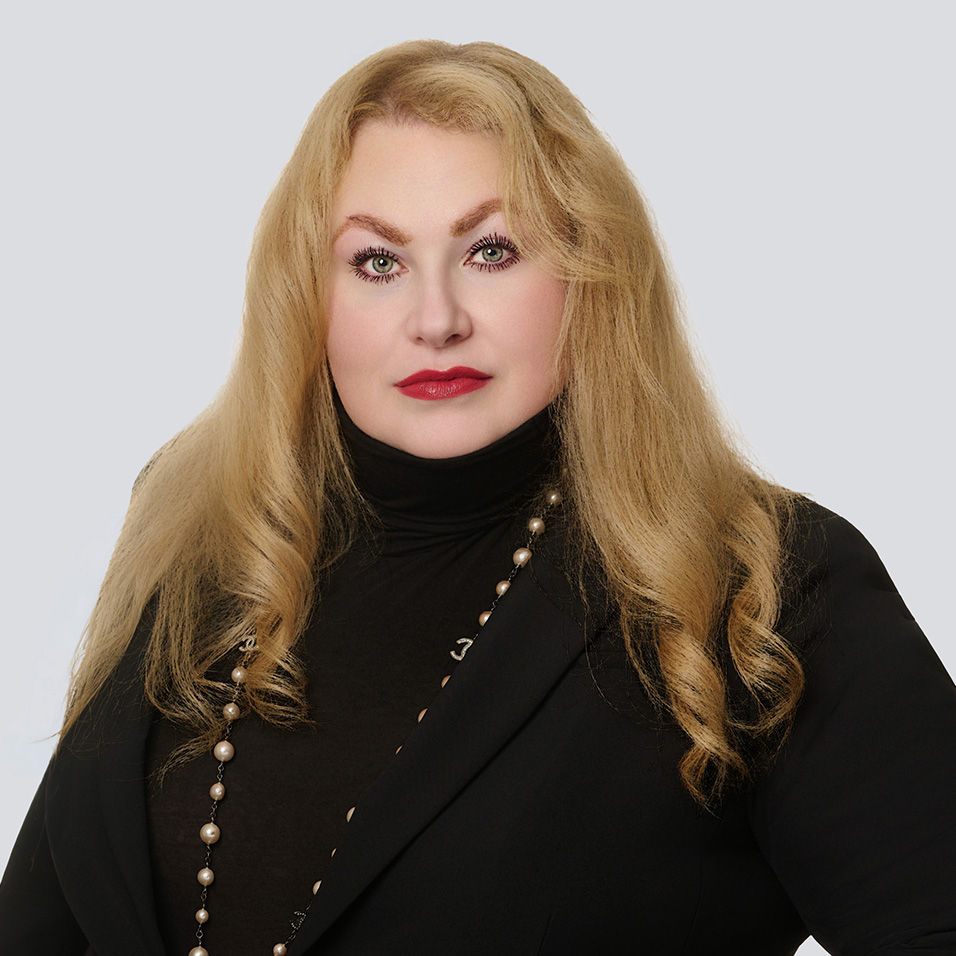 headshot of Elizabeth Boruhovin